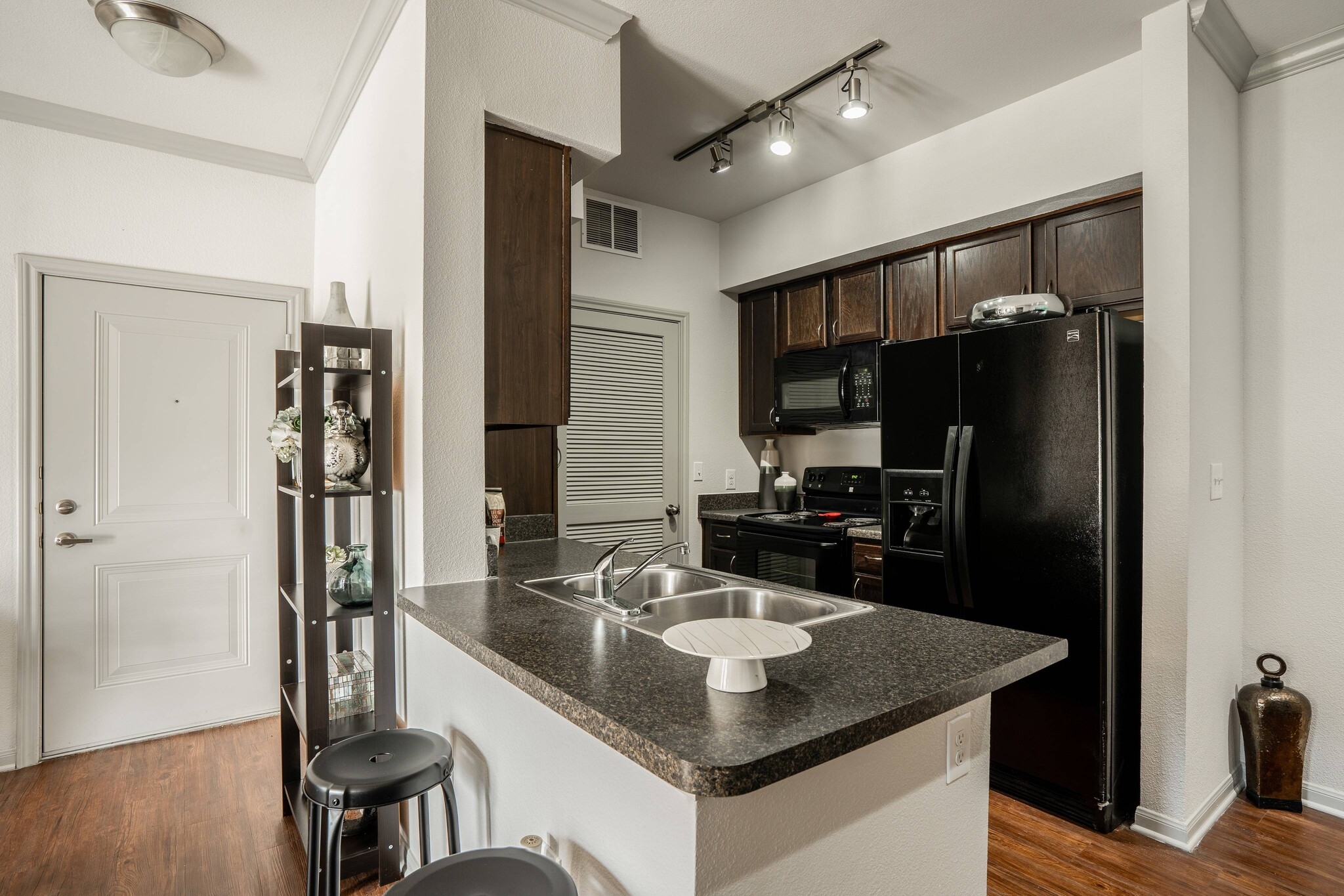 The Henry At Liberty Hills Apartments