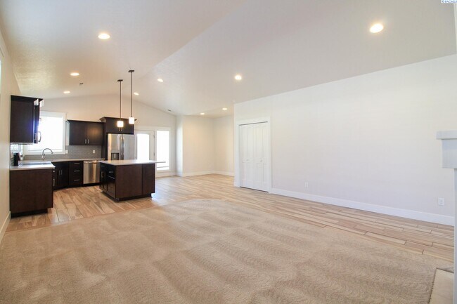 Foto del edificio - 3 Bed/2 Bath Home in South Kennewick
