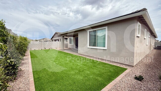 Foto del edificio - 22813 E Starflower Dr