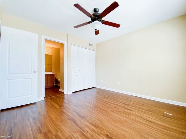 Building Photo - 1 br, 1 bath Duplex - 118 Rush Haven Hvn C C
