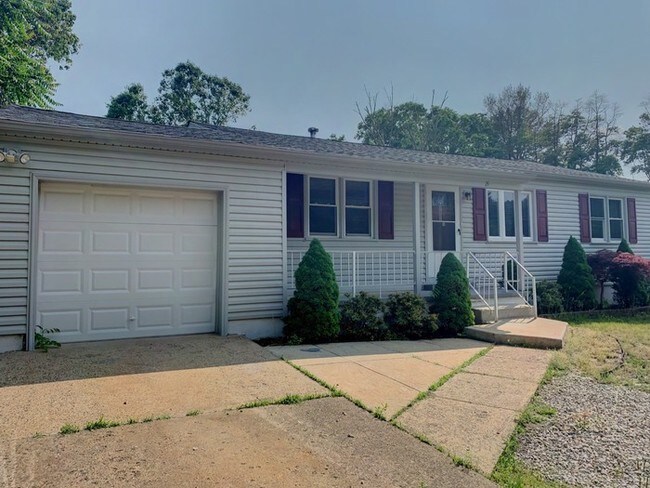 Building Photo - Renovated 3-Bedroom Ranch