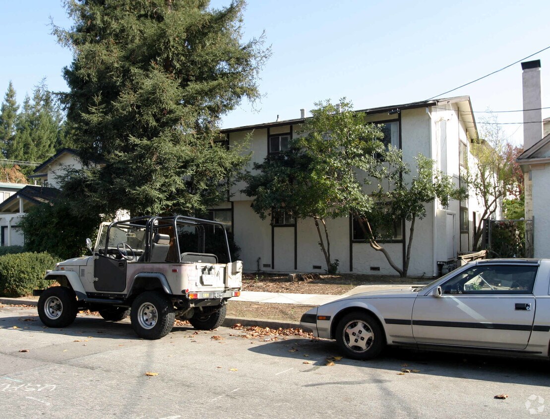 Building Photo - 227 Pettis Ave