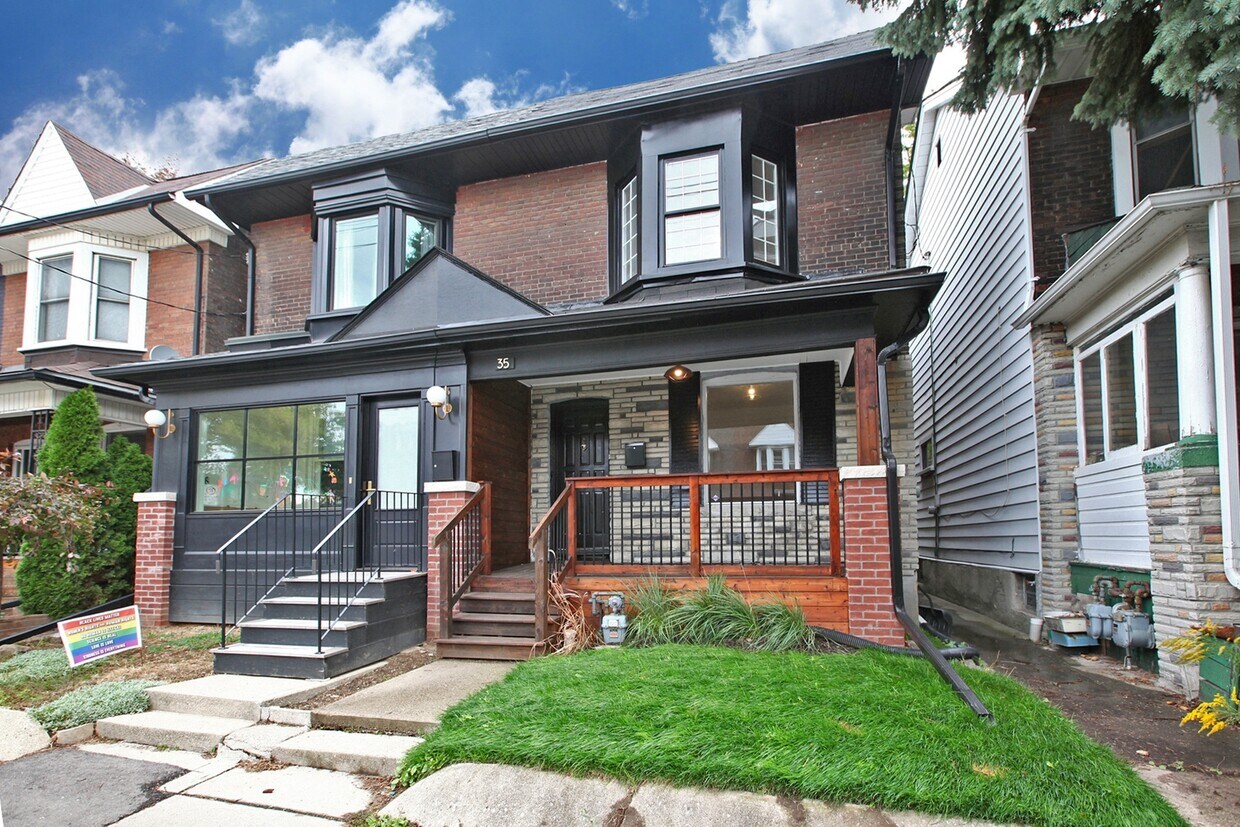 Photo principale - Leslieville- Entire House 3 Bedroom/1 Bath