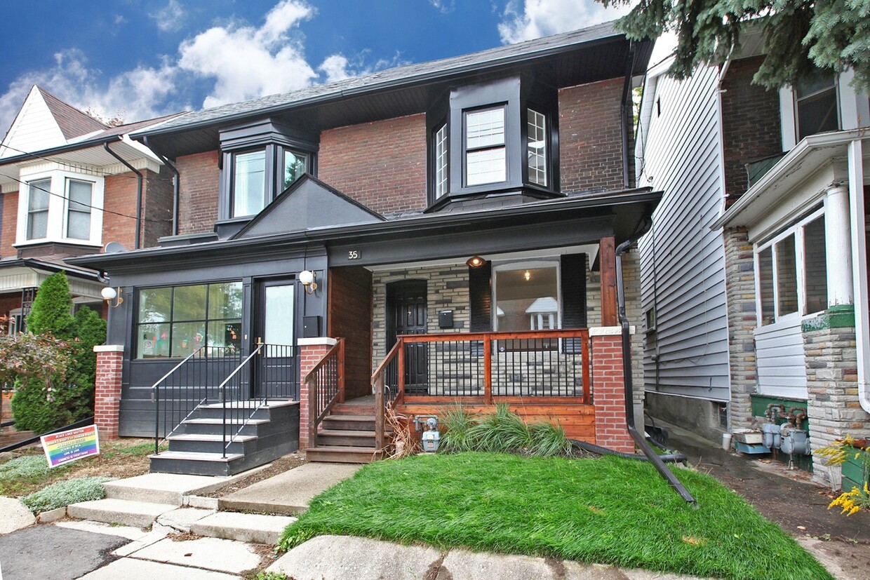 Primary Photo - Leslieville- Entire House 3 Bedroom/1 Bath