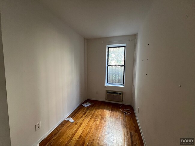 Building Photo - 425 E 65th St