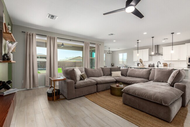 Foto del edificio - 18549 W Seldon Ln