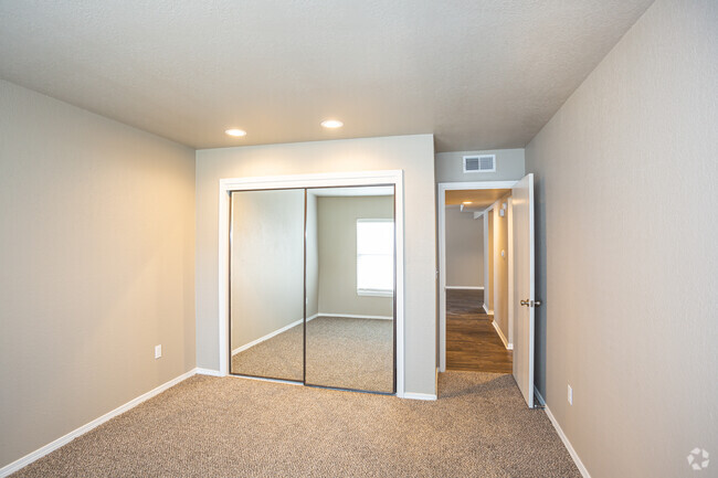 2BR, 1BA - 940 SF - Hidden Hills Apartments