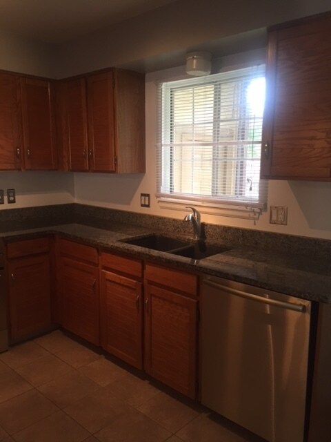 Foto del edificio - 3BD/3BA Pheasant Run Townhome in Louisvill...