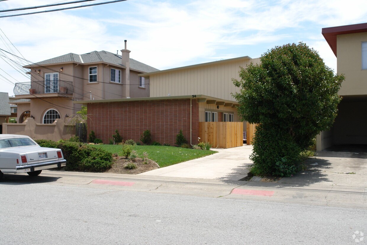 Primary Photo - 54 E 39th Ave