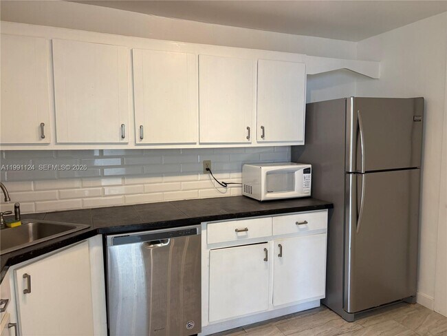 Foto del edificio - 2750 NE 183rd St
