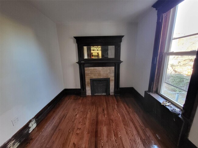 Building Photo - 497 Decatur St