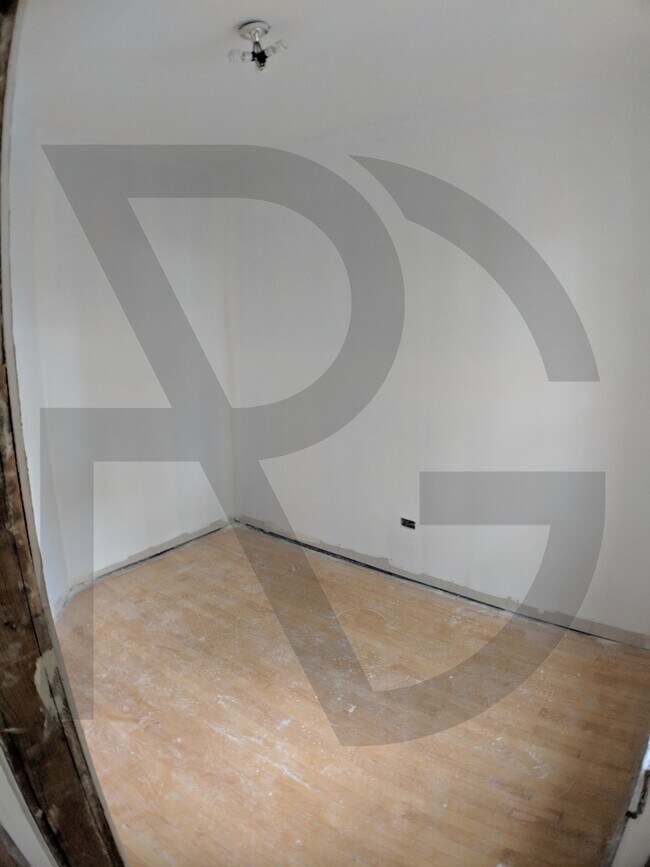 Foto del edificio - 2730 N Wayne Ave