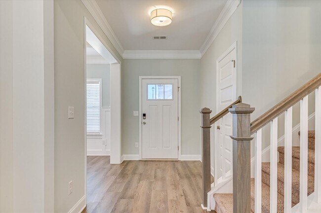 Building Photo - 705 Navan Ln