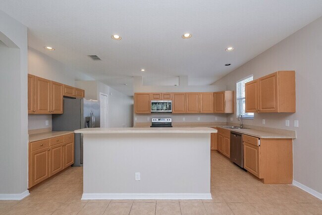 Building Photo - 2520 Deer Forest Dr