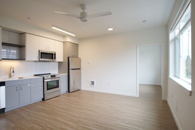 Building Photo - RENT SPECIAL: Top Floor 1-Bed w/Condo-Grade Finishes Ready Now!