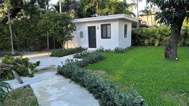 Building Photo - 325 SW 30th Rd