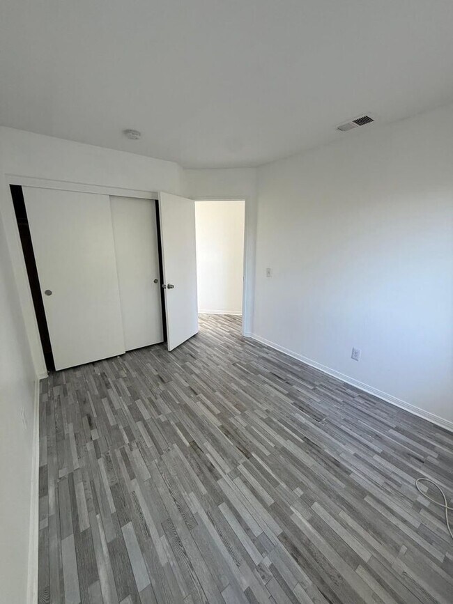 Building Photo - Spacious Beautiful Home with Private Patio