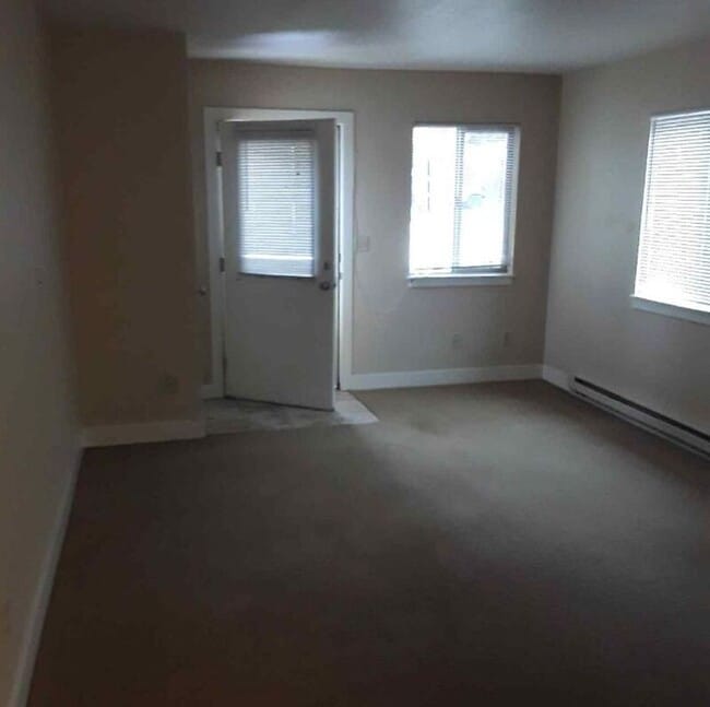 Building Photo - 716 Maple St