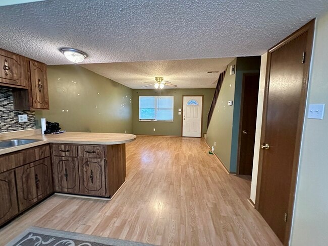 Foto del edificio - 3930 Country Club Dr