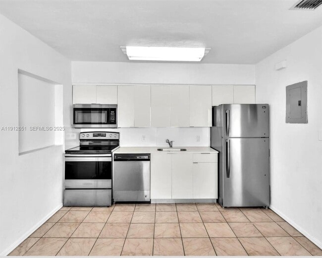 Foto del edificio - 3415 SW 15th St