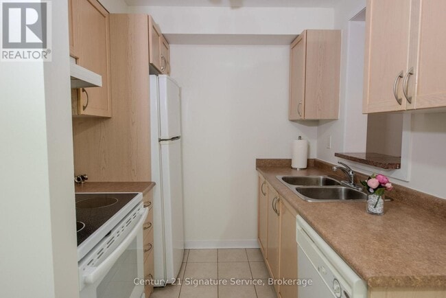 Building Photo - 8 Dayspring Cir