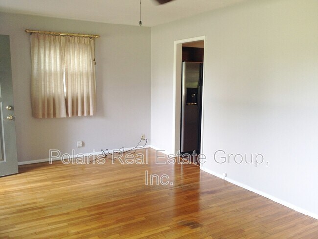 Building Photo - 818 E Auman Dr