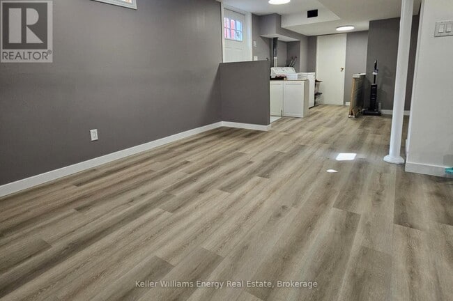 Building Photo - 213 Glen Hill Dr