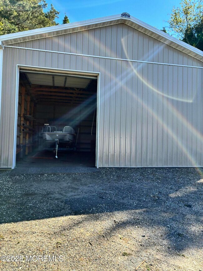 Foto del edificio - 328 E Main St