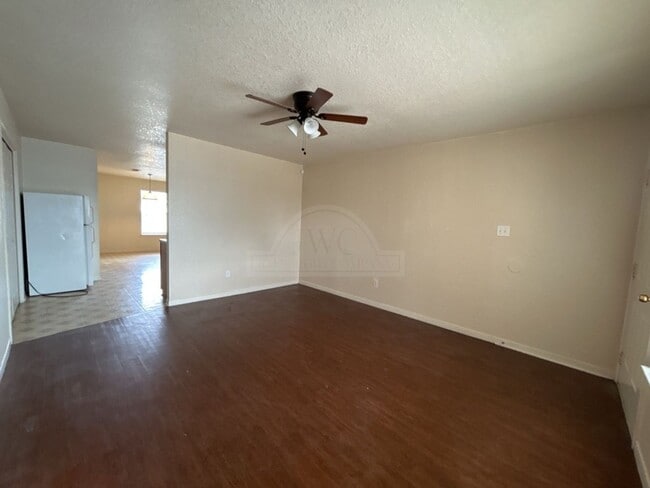 Foto del edificio - 1407 Dugger Cir