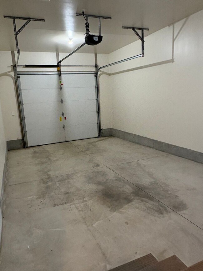 Foto del edificio - Well maintained 2 B 1 Bath West End Townhome
