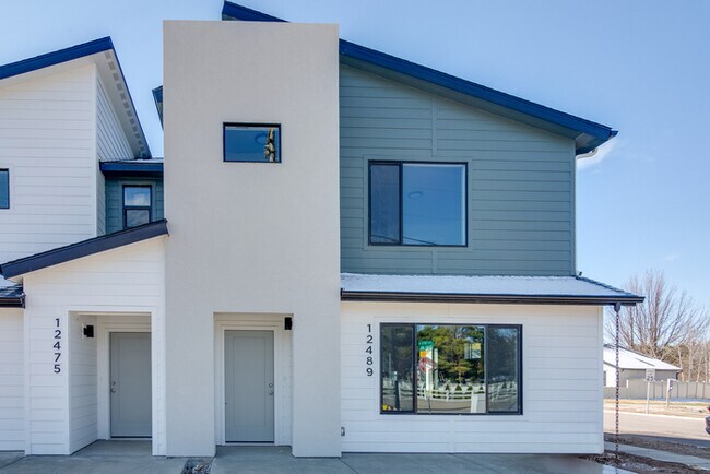 Foto del edificio - Brand New Townhome!