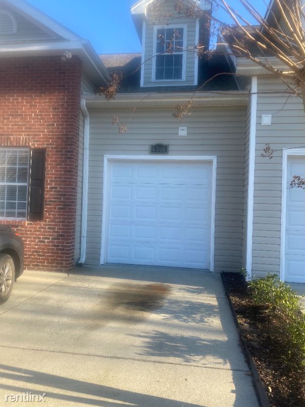 Building Photo - 3 br, 2 bath Townhome - 4390 Willoughby Lane