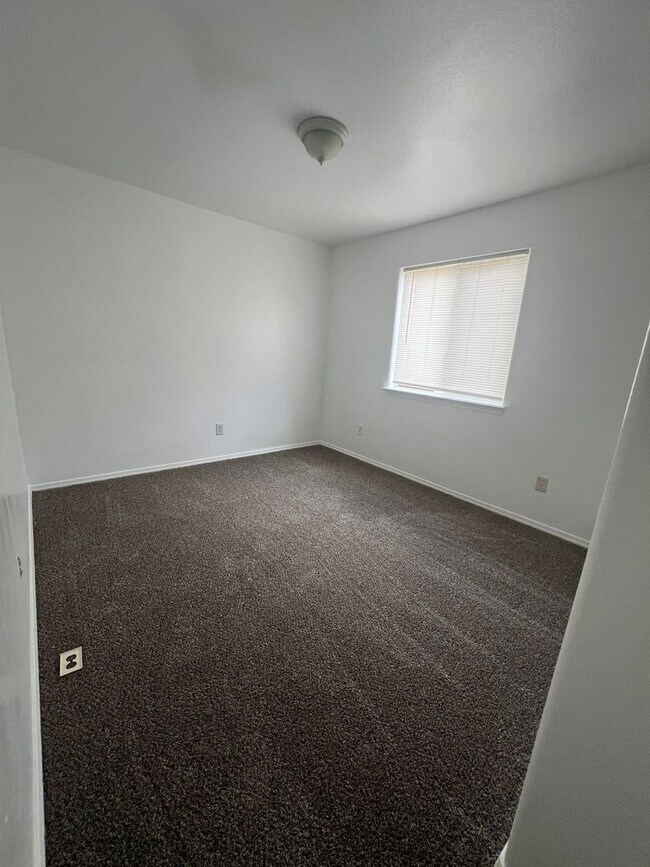 Foto del edificio - Newly Renovated 3 Bedroom, 1 Bathroom Home...