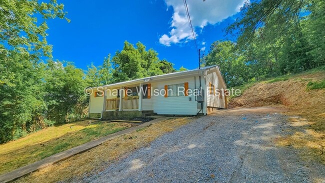 Building Photo - 108 Halsey St