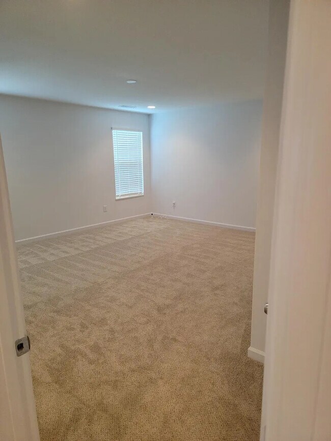 Foto del edificio - 7703 Mossy Landing Ln