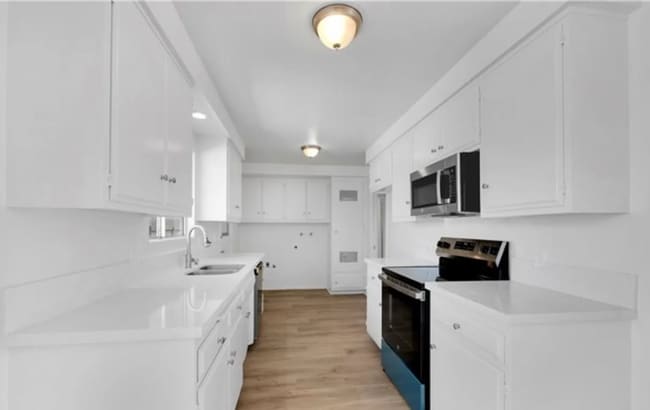 Building Photo - 41026 Beachwood Ave