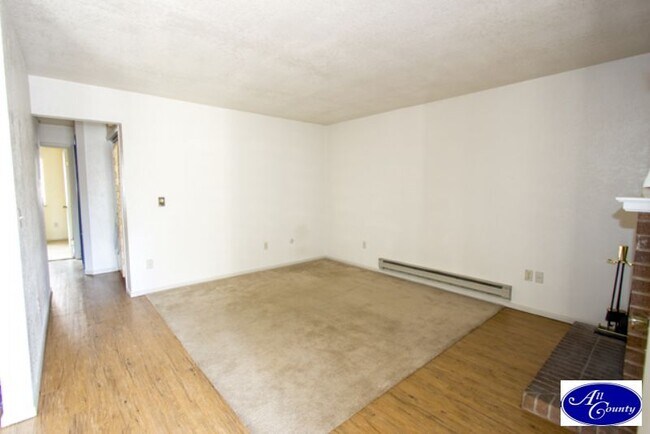 Building Photo - 1209 W Plum St