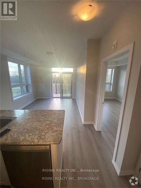 Building Photo - 125-125 Shoreview Pl
