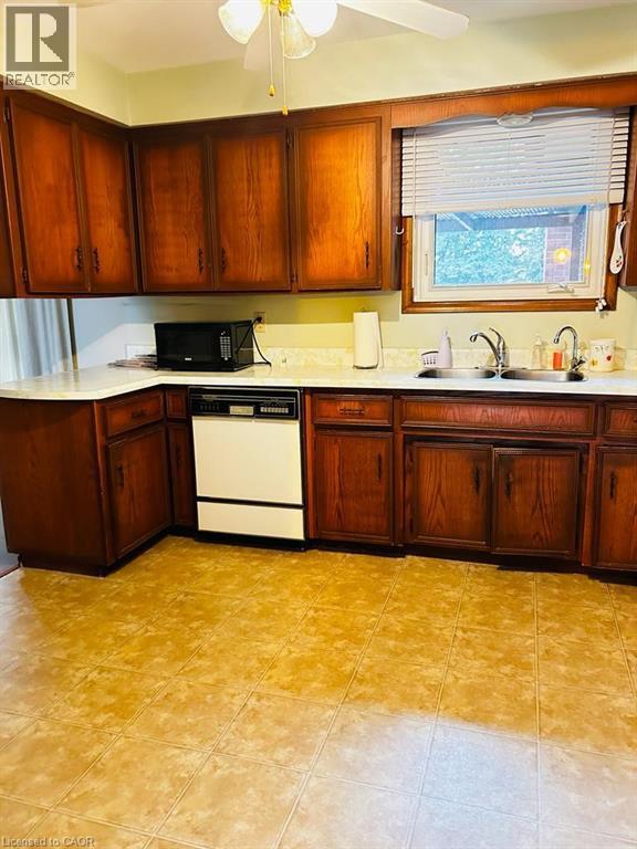 Building Photo - 402 Lakeview Dr