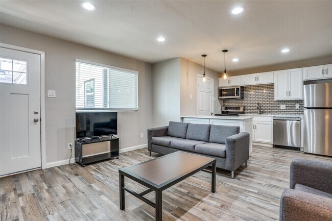 Building Photo - 4708 San Jacinto St