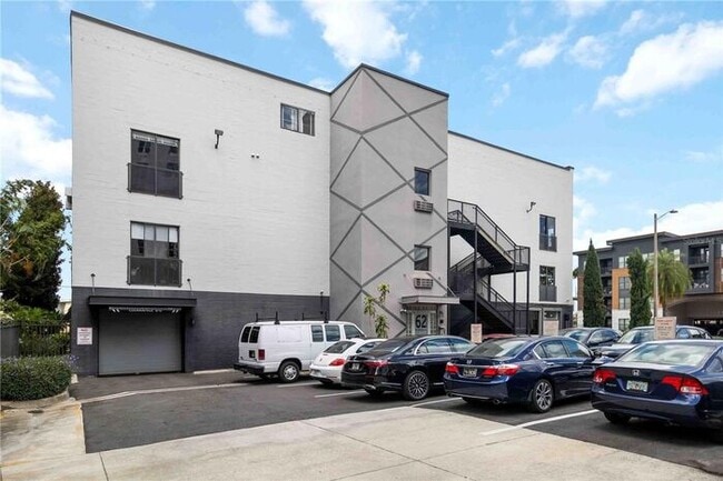 Stunning downtown condo waiting for you to call it home - Stunning downtown condo waiting for you to call it home