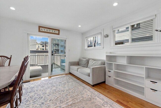 Foto del edificio - 865 E 2nd St