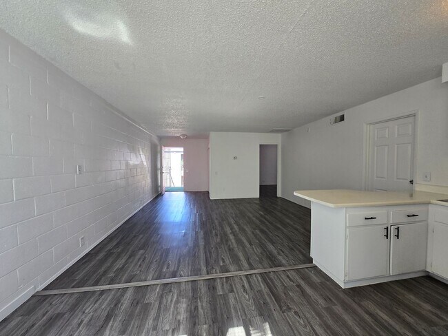 Foto del edificio - 2937 Stewart Ave