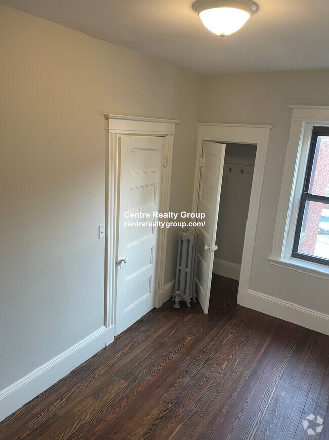 Building Photo - 1855 Beacon St