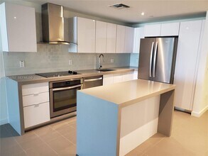 Building Photo - 1600 NE 1st Ave