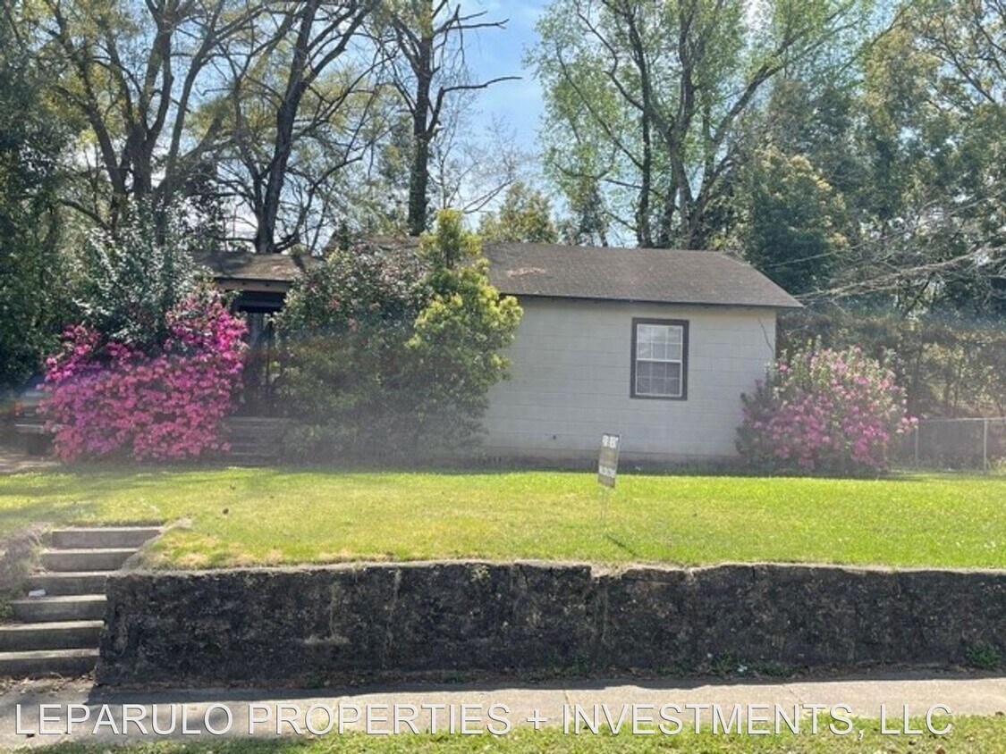 2 br, 1 bath House 1633 Jackson Bluff Road House Rental in