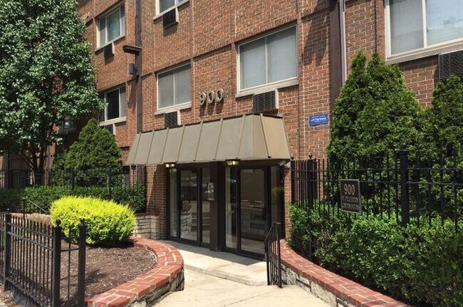Foto del edificio - 900 W Fullerton Ave