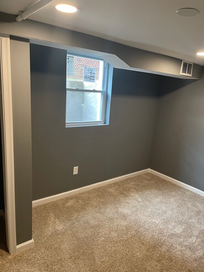 Building Photo - 3425 25th St SE