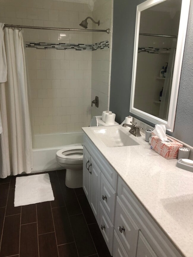 Building Photo - 3 Bedroom, 2 Bathroom and 2 Car Garage in ...