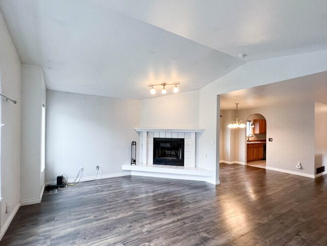 Building Photo - 17841 Beaujolais Dr